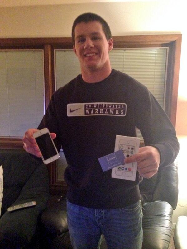 DesireMore_Net's tweet photo. Dan Dittman with his new #iPhone5S free from Desire!! Couldn't have been happier to ship this to him he earned it! http://t.co/1FyFJkR6dR