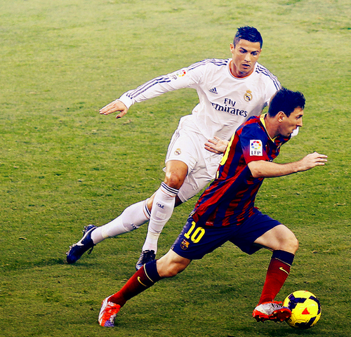 Rizaralde's tweet photo. Un duelo que quedara en la historia.

Gracias Messi.
Gracias Cristiano.

Gracias por hacernos deleitar con su Fútbol. http://t.co/NinJ7m3qrK