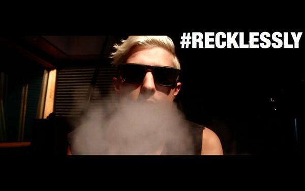's tweet image. "@HotChelleRae: RT! #RECKLESSLY bit.ly/HjuEPF http://t.co/yDQ4SzYjv9"