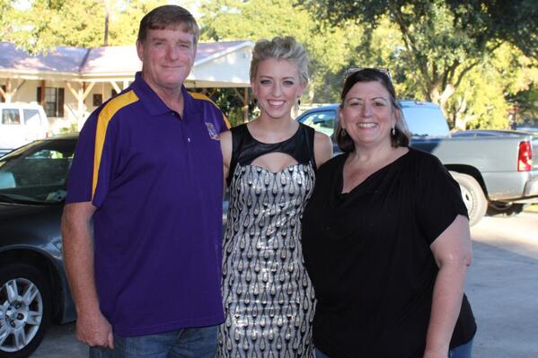 kennedy_clair22's tweet image. My heart and soul! I would be nothing without them! I love y'all more than life it's self!! 💖 #HC2013 #bestparents
