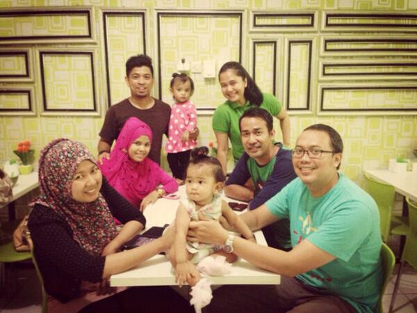 mira_syafitri's tweet photo. Kepompong junior kinan nay sayang :*  @yoen18 @ivorahmayeni @ry4y4n http://t.co/Lk5BIVDuD3
