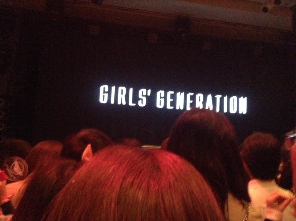 [PIC][04-11-2013]SNSD khởi hành đi Nhật Bản để tham dự "Premium Live in Japan" vào sáng nay (Vắng Tiffany và YoonA) BYNQiy2CMAAdQfr