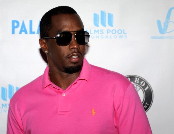diddybirthday's tweet photo. #HappyBirthdayDiddy RT @muz_tv: #МУЗКалендарь  
Сегодня День Рождения @iamdiddy - #happybirthday http://t.co/IW8KK37T0u