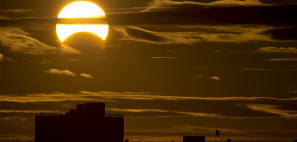 GALLERY | See pictures of yesterday's hybrid eclipse over different parts of the world: bit.ly/HBpPBO