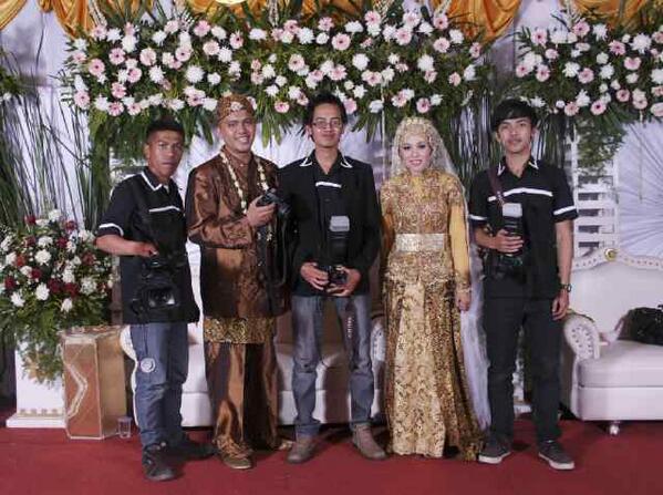 couplestudio's tweet photo. My team, couplephotography http://t.co/VrIqpoxJEE