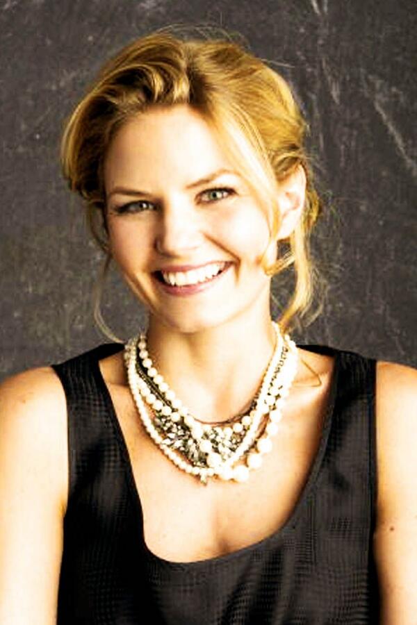 ThisCop's tweet image. “@ImEmmaSwan: I'm back. http://t.co/DjFJxC1gcd” •Welcome back, sheriff!•