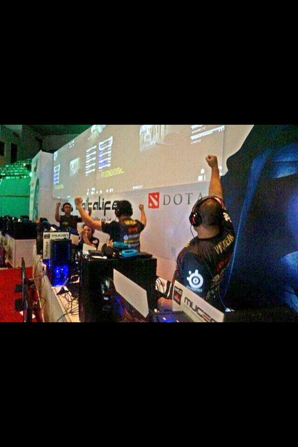 steff_william's tweet photo. The moment..@vatrenigaming http://t.co/3QE3VwbiDT