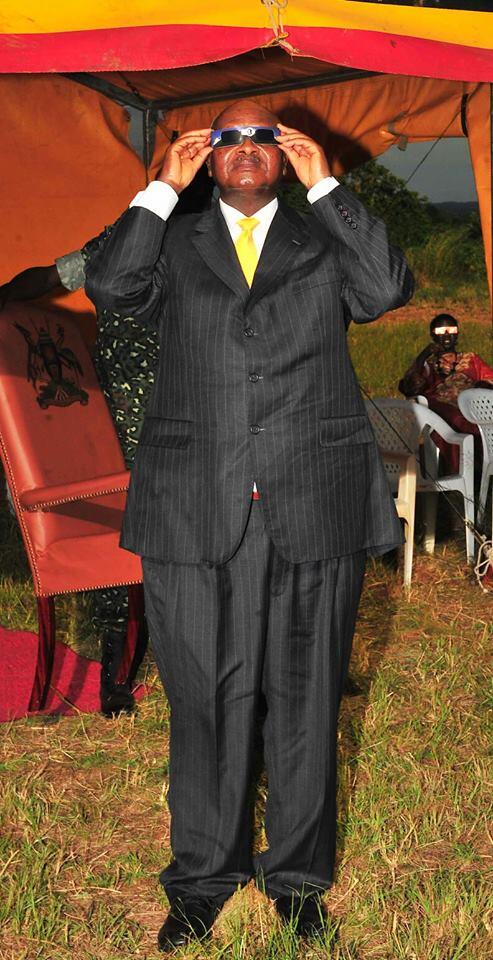 UgandaMediaCent's tweet photo. H.E Y.K #Museveni #ChiefViewer #EclipseUG at Owiny Primary School grounds, Packwach. http://t.co/99M2Ah8yxu