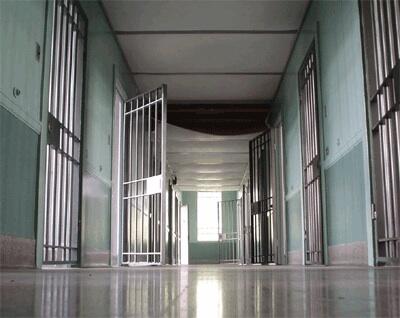Universo970py's tweet photo. #Pregunta970 ¿Que mecanismos crees que faltan dentro de los sistemas de seguridad de las penitenciarias del país? http://t.co/r36N8RJ4yP