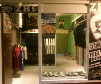 VILCKR_noise's tweet photo. Tees dr @spayercloth @Overhighcloth @XBRHDX_cloth @HOLLOWDENIM @TBGDstreetwear etc. Ada di ZHS mini ShopHouse !! http://t.co/w9qQxu8gxY