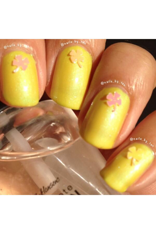 TanAndABackpack's tweet image. A little #nailart over #RubyWing 'Electric Firefly' 💛 #London #nails #mani