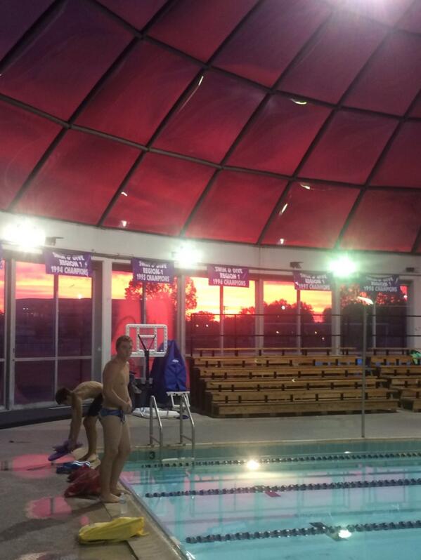 deewilk27's tweet photo. Sunrise at the dome @PurplesSwimming @SKYSwimTeam http://t.co/jcF5f78F2g