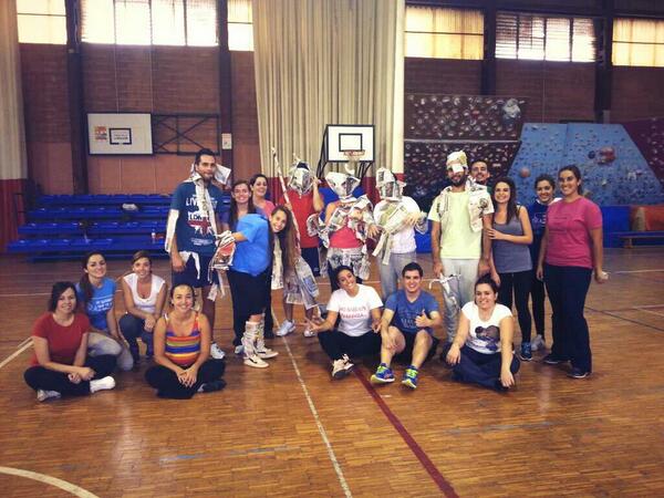 MirMadrid's tweet photo. Percepción del cuerpo y el espacio en EF. Grupo 1 #buenlunes http://t.co/NVMmKln5XG