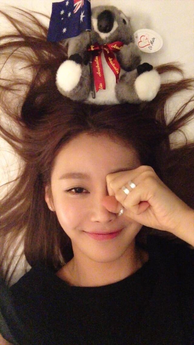 BYOjJYLCIAExXNY.jpg:large