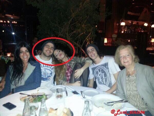 AngeldebritoOk's tweet photo. La Foto de @p_lanzani y @TiniStoessel ahora si? #violiters #violeteras #lanzanitas #tiniters http://t.co/otWNHJ8hrL