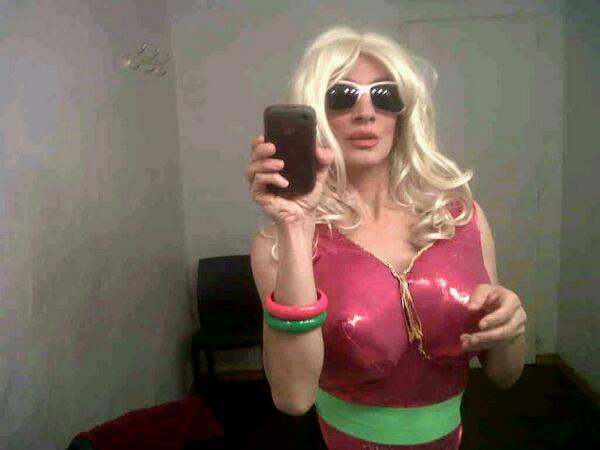 anitateatro's tweet photo. Por salir a hacer #pupee en @AMtelefe con @lozanoveroam http://t.co/oYjOl6SlrO
