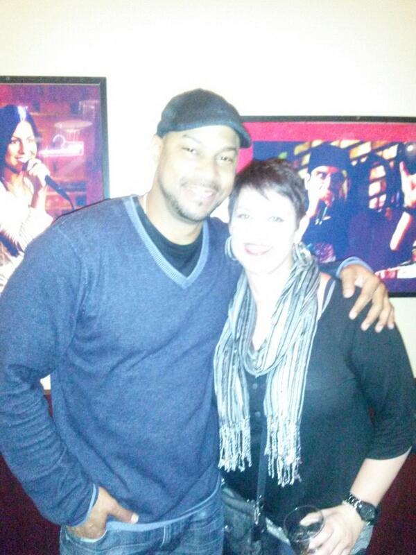 mzbeeezsosassii's tweet image. U know ur pale as hell when u have no nose in ur pic bc of the flash LMAO #weBright lol @Finessemitchell #nofilter