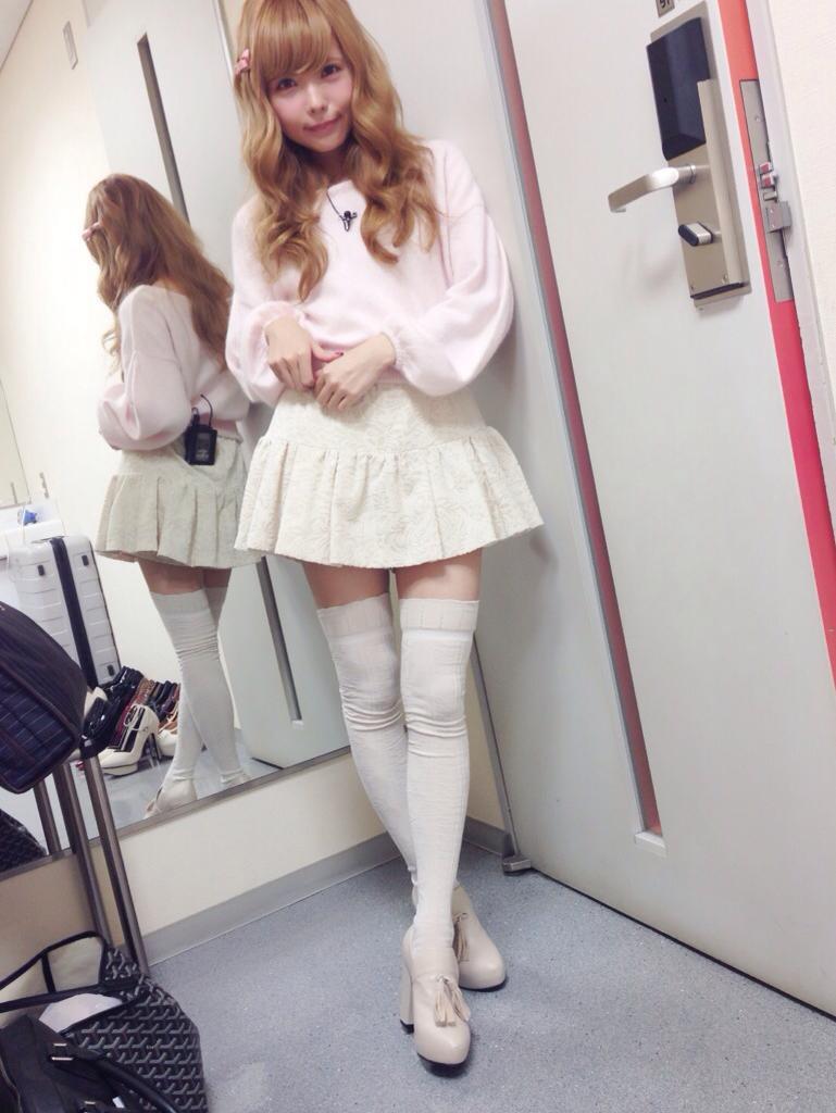 タイツ 益若つばさ たくましい ストッキング 