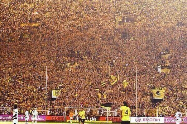 Nowfootball's tweet photo. Borussia Dortmund's South stand is the largest free-standing grandstand in Europe with a capacity of 25,000. http://t.co/H7Ww4Sm9q1