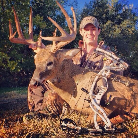 TylerJordan's tweet photo. My biggest buck to date shot in Kansas - 176 inches @Realtree @ScentBlocker @HOYTARCHERYInc @EastonArrows http://t.co/BNlGFL89gY