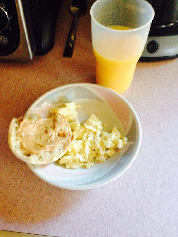 xPoeticx's tweet image. My breakfast yum #englishMuffin #PeanutButter #2Eggs
