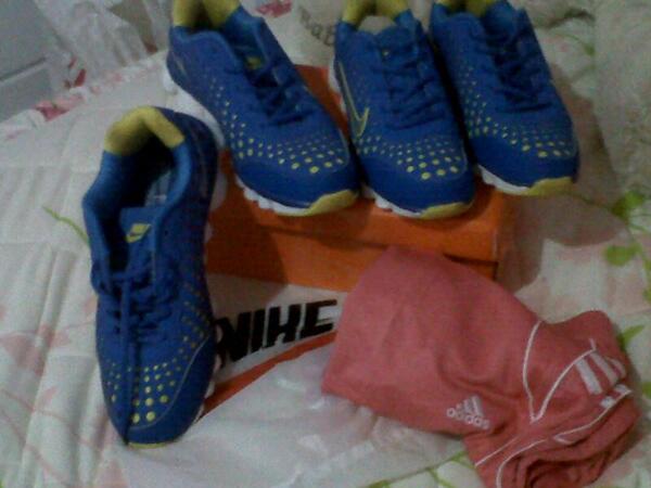 ida_dekda's tweet photo. Hee.. Kasut sukan kte sme gan my hubby.. Seluar kte wane pink.. ☺. So, kasut biru, seluar pink ☺.. Cantik2.. http://t.co/jUckmJ0Gjd