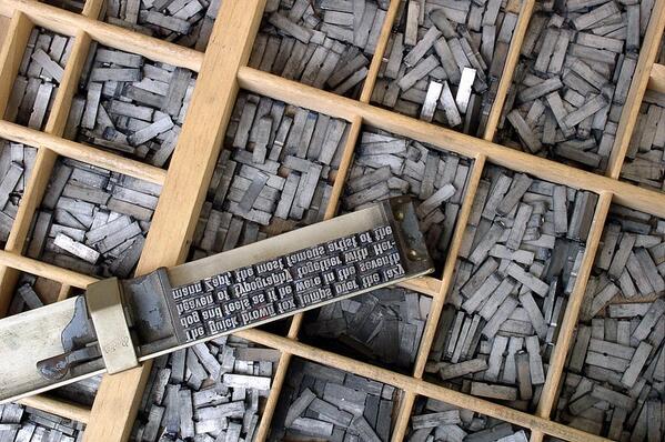 inferiorGene's tweet photo. #TxtiDa This is an image of one of the earlier movable type printing press http://t.co/Cobyp6p659