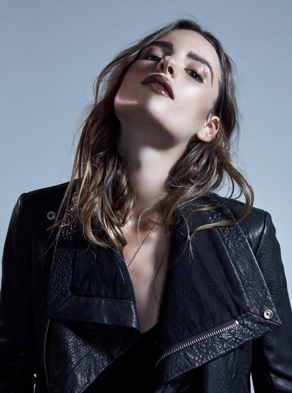thisisVEDA's tweet photo. BACK IN BLACK. #MaxClassic #thisisVEDA #details  Shop now online or in our SoHo store: http://t.co/uhtgjeIUJz http://t.co/MSP66uZj2s