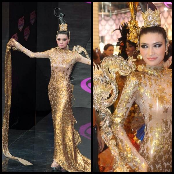 ❤️ Don't you think #MissChina looked amazing in her national costume by designer Guo Pei? ~MCT #missuniverse