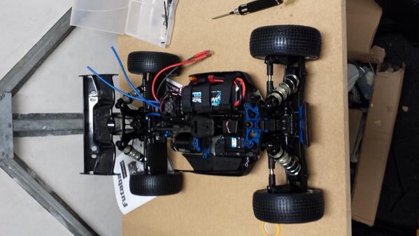 RGrosjean's tweet photo. Quiet day at home ! Just the time to (almost) finish my RC8.2e @Team_Associated ! http://t.co/lFkABgmL3Y