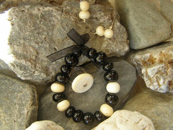 Nuevas pulseras en Tiali, joyería en vidrio, RT por favor, mil gracias,@ChopoArtesania@Ecija_Sevilla@AsocBlogsdeModa