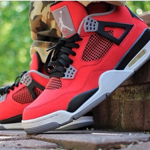 JordanRetroPorn's tweet photo. #Retweet if you think #ToroBravos are the #Best #Retro #4s yet. http://t.co/cmE5HoQNmr