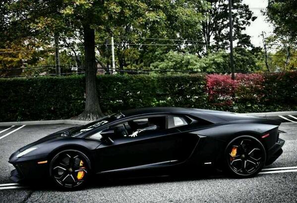TheseCarsTho's tweet photo. Matte black Aventador http://t.co/TwZjNBVHR2