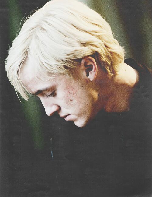 HPLivesOnInAll's tweet photo. I am in love with this photo of #Draco aka the one and only very hot @TomFelton http://t.co/wlXJjsYuyt