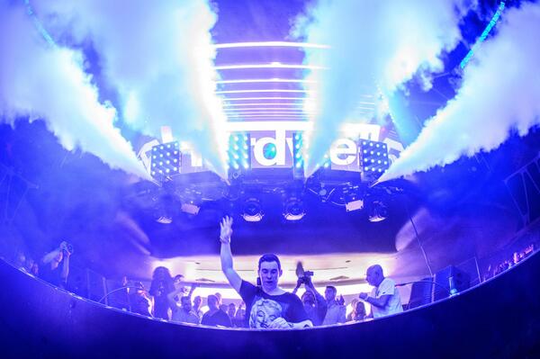 HouseMarxBro's tweet photo. #1 Best Dj @HARDWELL http://t.co/ChBfTkdBPf