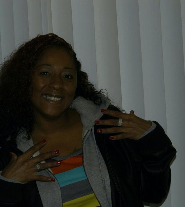 smith_shanaya's tweet photo. Chilling in Rialto at my cousin house http://t.co/G4G7R1FKjK