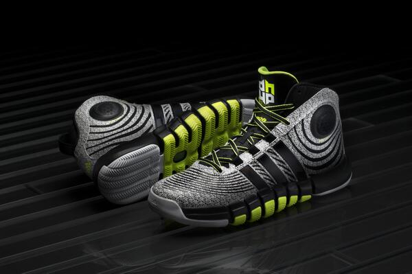 adidasHoops's tweet photo. AVAILABLE NOW: The #Howard4 was designed exclusively for @DwightHoward. http://t.co/PUKuNXtKT1