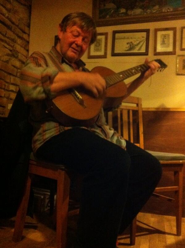 Oripetr's tweet photo. Dnešní Dobrá trafika a dobrá muzika http://t.co/VxhMhwi6kS