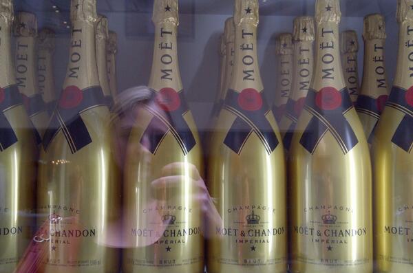 MsDaysy's tweet image. Melbourne Cup Day @ Liberty Place, Syd. To work or not to work, that is the question...