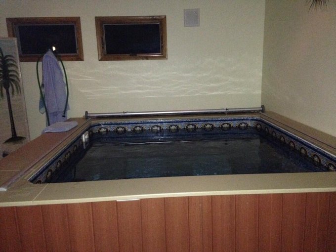 Late night hot tub time 😏👍 http://t.co/ScIzvsrKkd