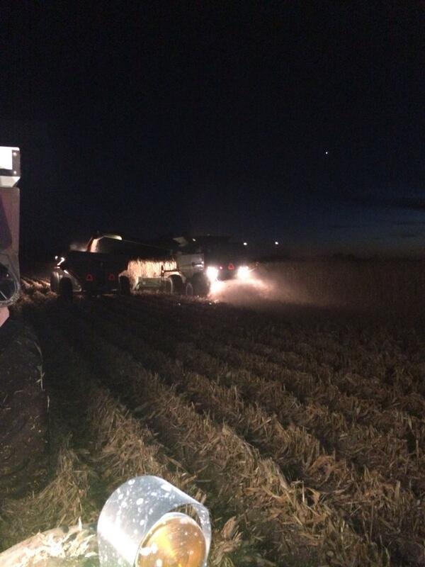 leisingerfarms's tweet photo. Gettin er done folks http://t.co/5WjdcdI1zC