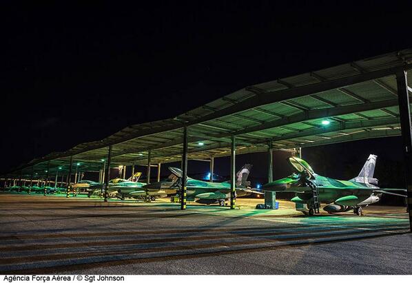 Foto: Nuestros Dragones, en la Base Aerea de Natal, luego del primer dia de operaciones en #Cruzex2013