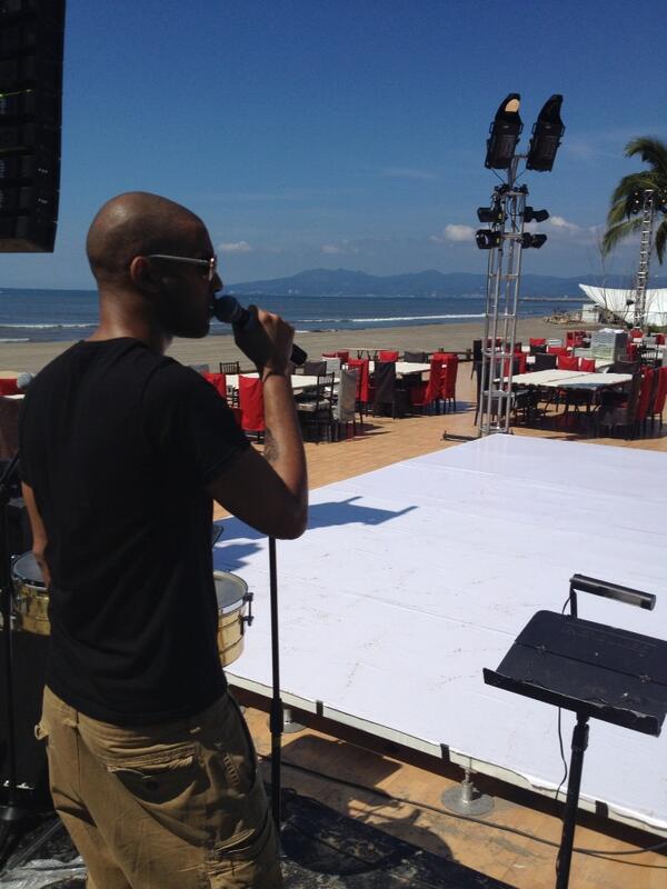 gradybrutha's tweet photo. Performing in Mexico twice in as many months, NICE🎤🌊 http://t.co/pJSIb6hrnB