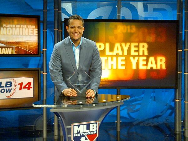 MLBNetwork's tweet photo. Congrats to @MiguelCabrera on the #PlayersChoiceAwards Player of the Yr Award! RETWEET for chance at his signed ball! http://t.co/U7wsT7MU4h