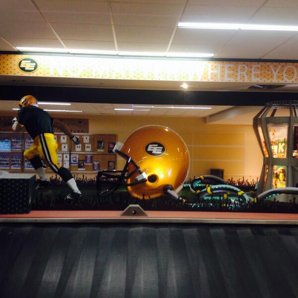 KPirtle78's tweet photo. @grimmm77 Just landed. #invadecanada http://t.co/Oc9l0vzLAR