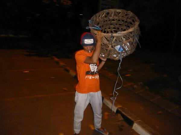 Cintai bumi, jangan buang sampah sembarangan. #LoyalitasItuMahal