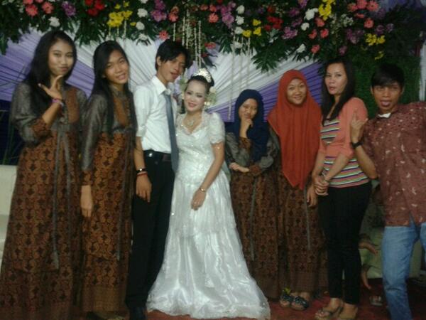 AinunReus's tweet photo. Mit nganten haha http://t.co/23qiiciDrp