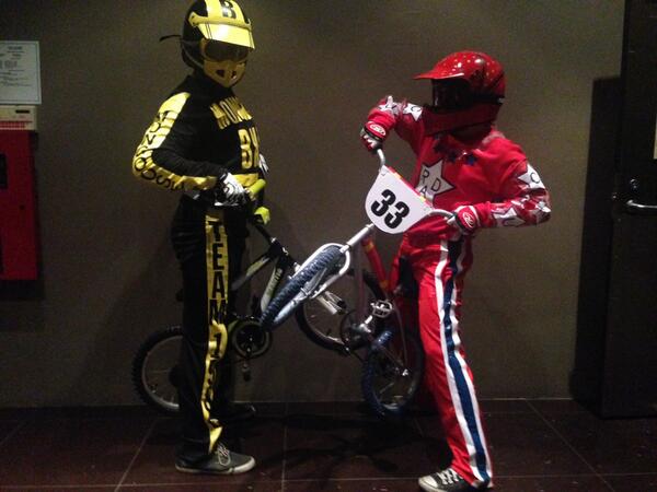 9021Sgro's tweet photo. Rad Halloween @billallenrad @bartconner @LoriLoughlin @themovierad http://t.co/fJwujht9S2