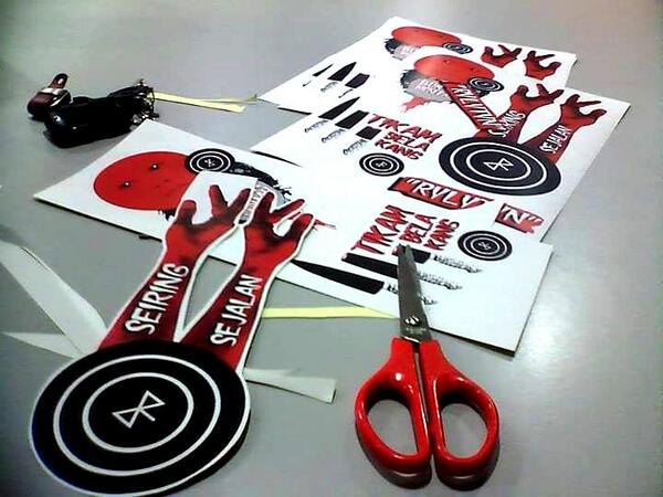 Ralatan's tweet photo. SOME STICKERS BY RALATAN #LOKALAH http://t.co/L6qGJN9abV