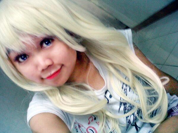 Reni_reichi's tweet image. Neehhh @TheComment_NET. #thecomment_NET ngga cuma muka, rambut gue juga bening putih merona!!!!